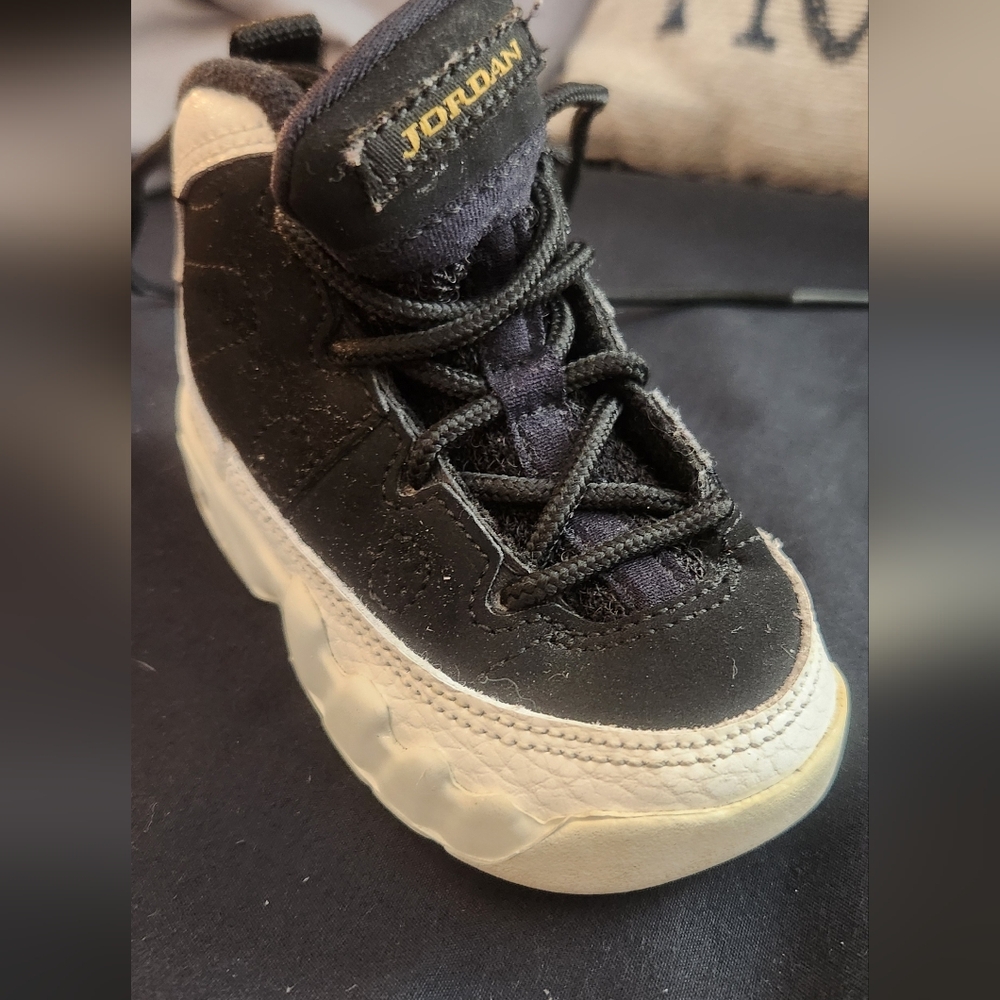 1 Right Shoe Baby Black And White Jordan